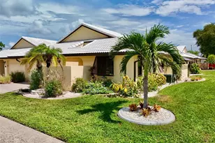 44 Sandstone Cir, Venice, FL 34293 - Photo 1