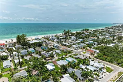 2711 Avenue C, Holmes Beach, FL 34217 - Photo 47
