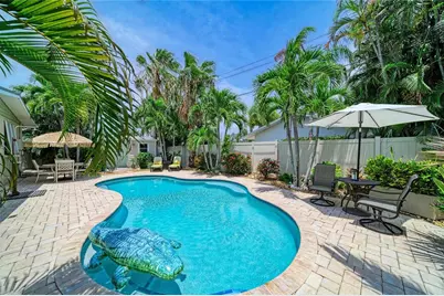 2711 Avenue C, Holmes Beach, FL 34217 - Photo 3
