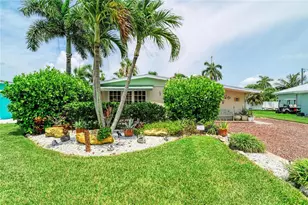 2711 Avenue C, Holmes Beach, FL 34217 - Photo 39
