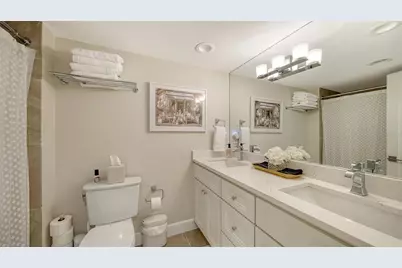 2425 Gulf Of Mexico Drive #1B, Longboat Key, FL 34228 - Photo 21