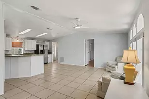 4928 Elizabeth Ave, Sarasota, FL 34233 - Photo 5