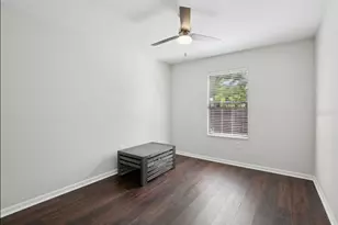 665 Eastpointe Pkwy, Sarasota, FL 34232 - Photo 17