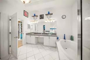 8214 Barton Farms Blvd, Sarasota, FL 34240 - Photo 23