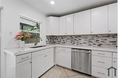 4404 Meadow Creek Circle, Sarasota, FL 34233 - Photo 11