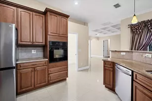 2780 Bethel Ct S, Saint Petersburg, FL 33712 - Photo 9