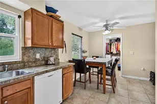 2316 Powell Cir, Sarasota, FL 34234 - Photo 9