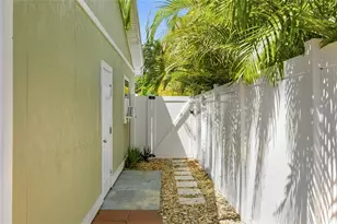 2324 Temple St, Sarasota, FL 34239 - Photo 33