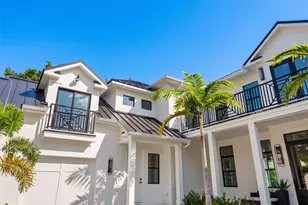 656 Tropical Cir, Sarasota, FL 34242 - Photo 9
