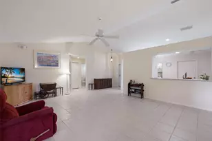 4413 74th Ave E, Sarasota, FL 34243 - Photo 9