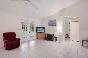 4413 74th Ave E, Sarasota, FL 34243 - Photo 7