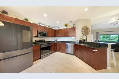 7226 34th Street E, Sarasota, FL 34243 - Photo 9