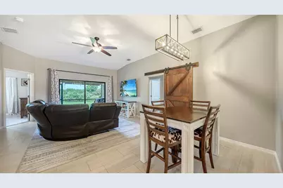 7226 34th Street E, Sarasota, FL 34243 - Photo 5