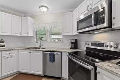 808 53rd Avenue E #18, Bradenton, FL 34203 - Photo 9