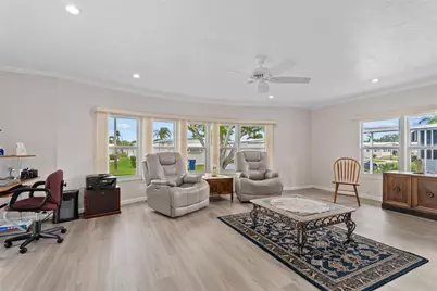 808 53rd Avenue E #18, Bradenton, FL 34203 - Photo 5