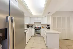 3715 Pinecone Ct, Sarasota, FL 34238 - Photo 7