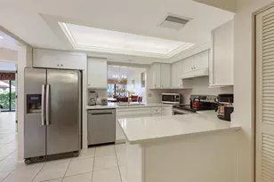 3715 Pinecone Ct, Sarasota, FL 34238 - Photo 9