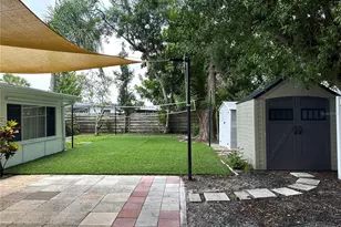 2740 Heather Pl, Sarasota, FL 34235 - Photo 15