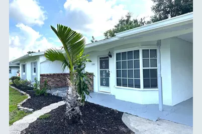 2740 Heather Place, Sarasota, FL 34235 - Photo 3