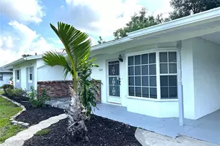 2740 Heather Pl, Sarasota, FL 34235 - Photo 3