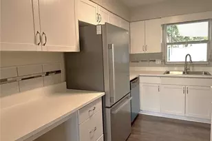 2740 Heather Pl, Sarasota, FL 34235 - Photo 9