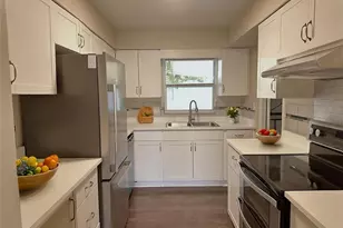 2740 Heather Pl, Sarasota, FL 34235 - Photo 7