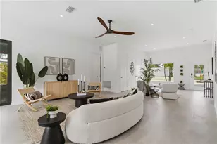 2306 Valencia Dr, Sarasota, FL 34239 - Photo 9