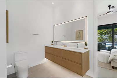 2306 Valencia Drive, Sarasota, FL 34239 - Photo 23