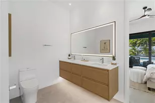 2306 Valencia Dr, Sarasota, FL 34239 - Photo 23