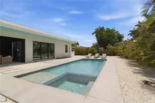 2306 Valencia Dr, Sarasota, FL 34239 - Photo 37