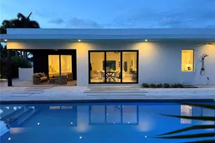 2306 Valencia Dr, Sarasota, FL 34239 - Photo 5