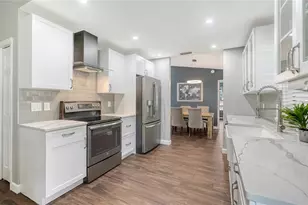 1551 Georgetowne Ln, Sarasota, FL 34232 - Photo 11