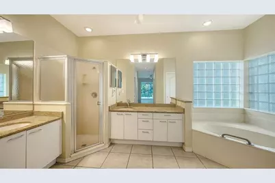 2929 Sandringham Place, Sarasota, FL 34235 - Photo 13