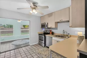 879 E Seminole Dr, Venice, FL 34293 - Photo 11