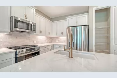 2373 Blue Mahoe Lane, Sarasota, FL 34240 - Photo 13