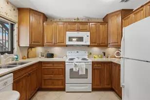 1638 Stickney Point Rd, Sarasota, FL 34231 - Photo 9