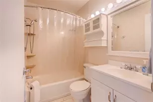 1640 Stickney Point Rd, Sarasota, FL 34231 - Photo 21