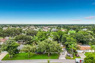 1953 Rolling Green Cir, Sarasota, FL 34240 - Photo 9