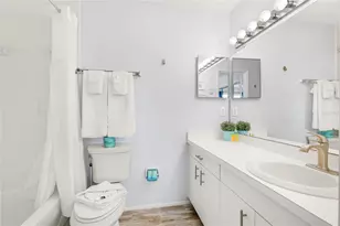 6250 Holmes Blvd, Holmes Beach, FL 34217 - Photo 15