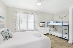 6250 Holmes Blvd, Holmes Beach, FL 34217 - Photo 17