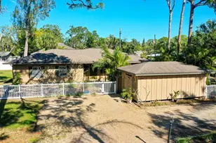 2301 Kalin Ln, Sarasota, FL 34231 - Photo 5