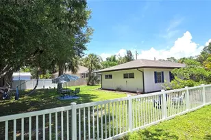 2301 Kalin Ln, Sarasota, FL 34231 - Photo 3