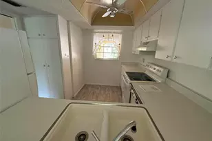 2536 Clubhouse Cir, Sarasota, FL 34232 - Photo 9