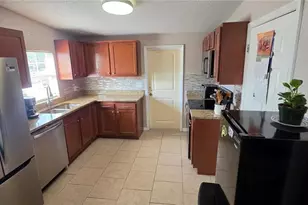 3609 Schwalbe Dr, Sarasota, FL 34235 - Photo 3