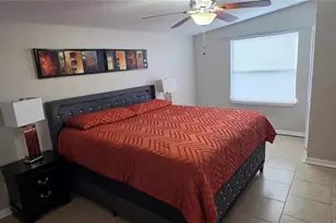 3609 Schwalbe Dr, Sarasota, FL 34235 - Photo 9
