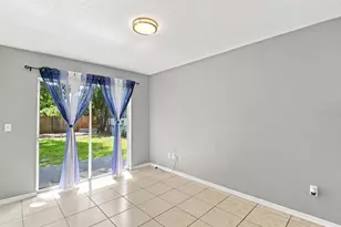 5717 E 11th Street E, Bradenton, FL 34203 - Photo 7