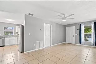 5717 E 11th Street E, Bradenton, FL 34203 - Photo 5