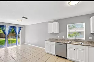 5717 E 11th Street E, Bradenton, FL 34203 - Photo 7