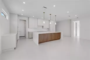 2596 Floyd St, Sarasota, FL 34239 - Photo 7