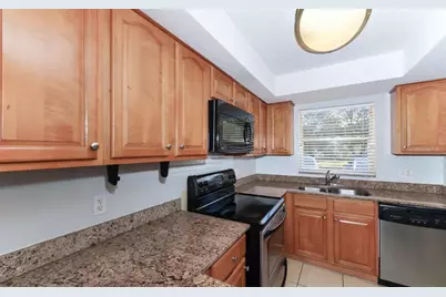 942 La Costa Circle #9, Sarasota, FL 34237 - Photo 5